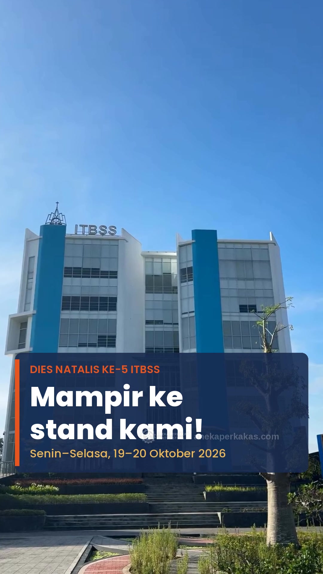 Stand anekaperkakas.com di Gedung ITBSS sudah berdiri