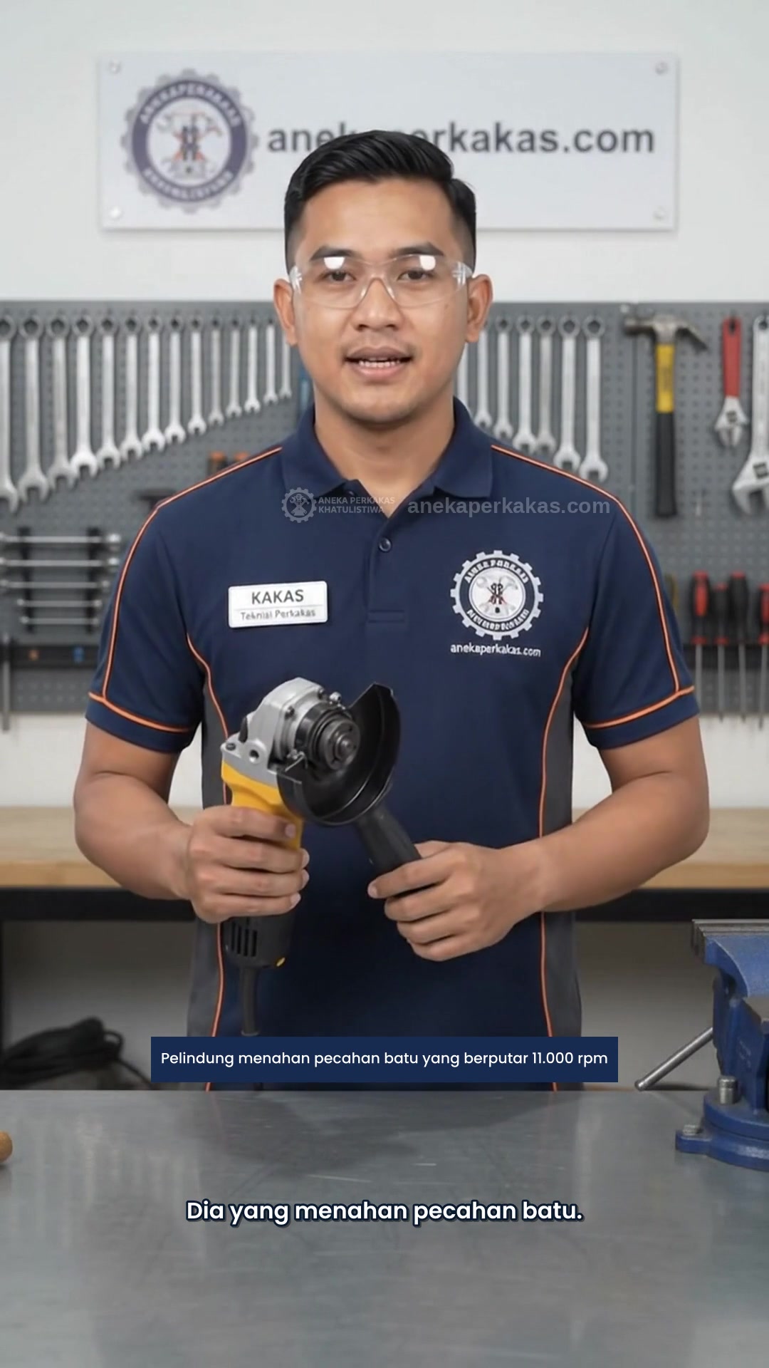 Neka, Tiwa dan Kakas menjelaskan gerinda tangan